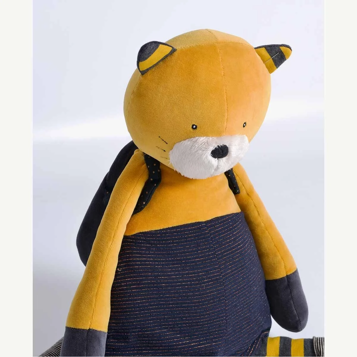 Moulin Roty Peluche Géante Chat Moutarde Lulu 4 Moulin Roty Peluche Géante Chat Moutarde Lulu – Image 4