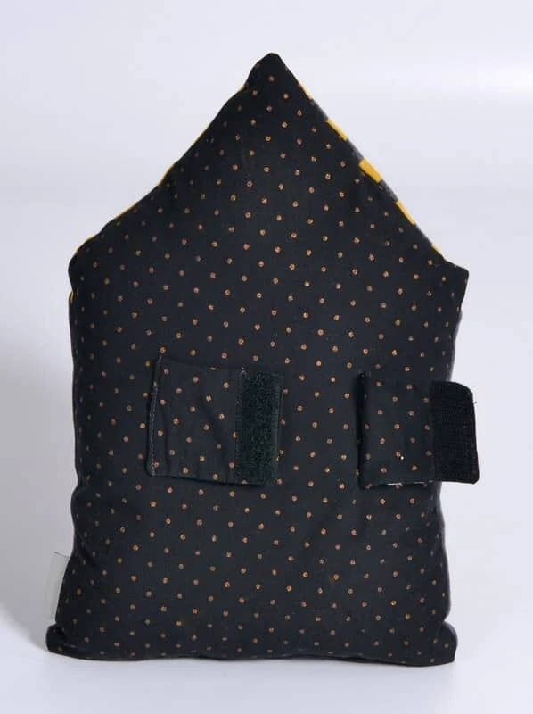 Moulin Roty Coussin D'activités Maison Grise – Image 3